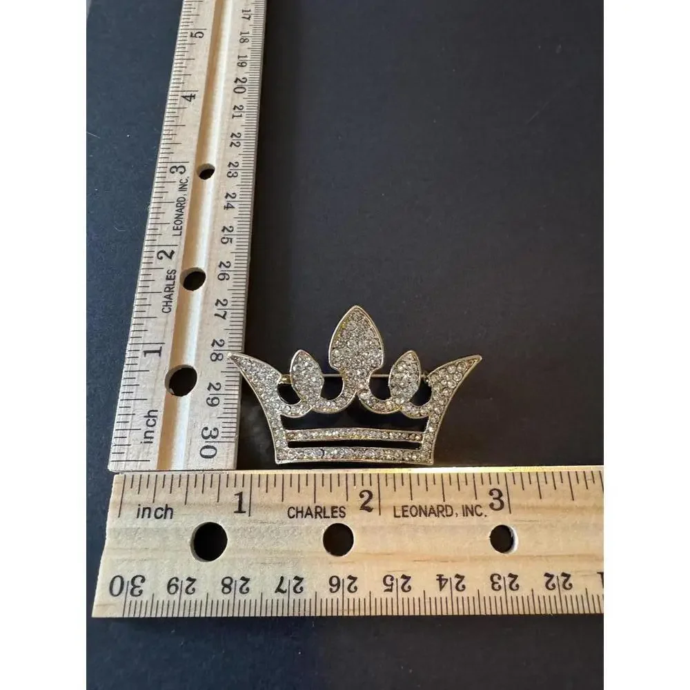 Elegant Crown Brooch with Sparkling Rhinestones - Picture 2 of 3